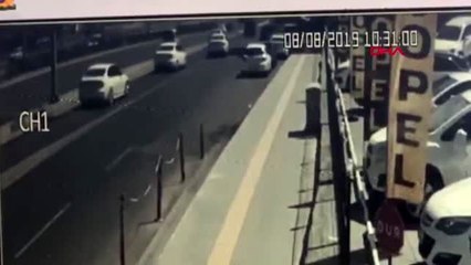 DİYARBAKIR KAMYONET İLE OTOMOBİLİN ÇARPIŞTIĞI KAZA KAMERADA