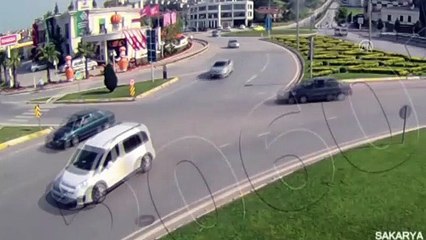 Trafik kazaları MOBESE kameralarınca kaydedildi - SAKARYA/BOLU/KOCAELİ