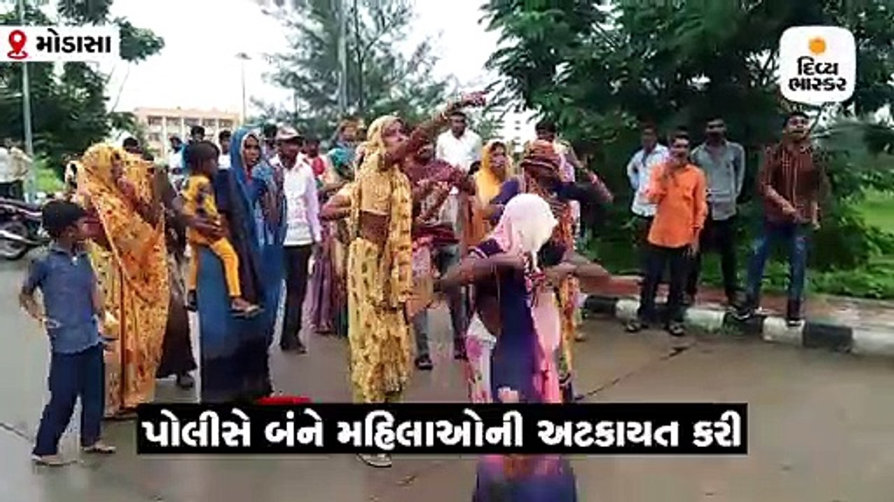 મોડાસામાં બે મહિલાઓએ કલેક્ટર કચેરીએ આત્મવિલોપનન...