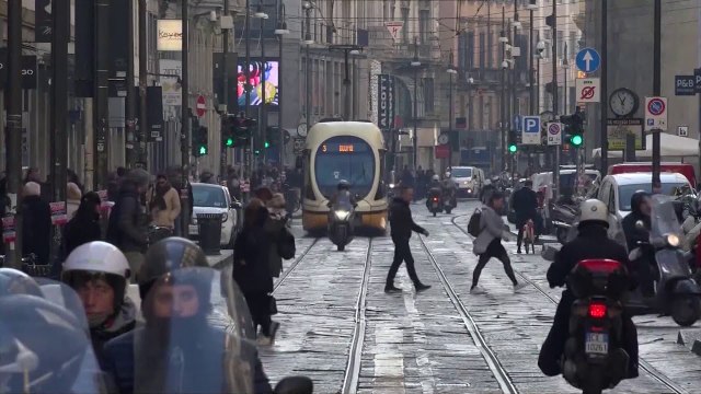 RTV Ora - Raporti, mbi 20 mijë shqiptarë kanë hyrë në Itali me të drejtë leje qëndrimi