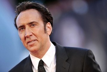 Dünyaca ünlü oyuncu Nicolas Cage, kendi kobralarının saldırısına uğradı