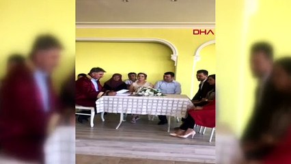 Depreme nikah masasında yakalandılar! 