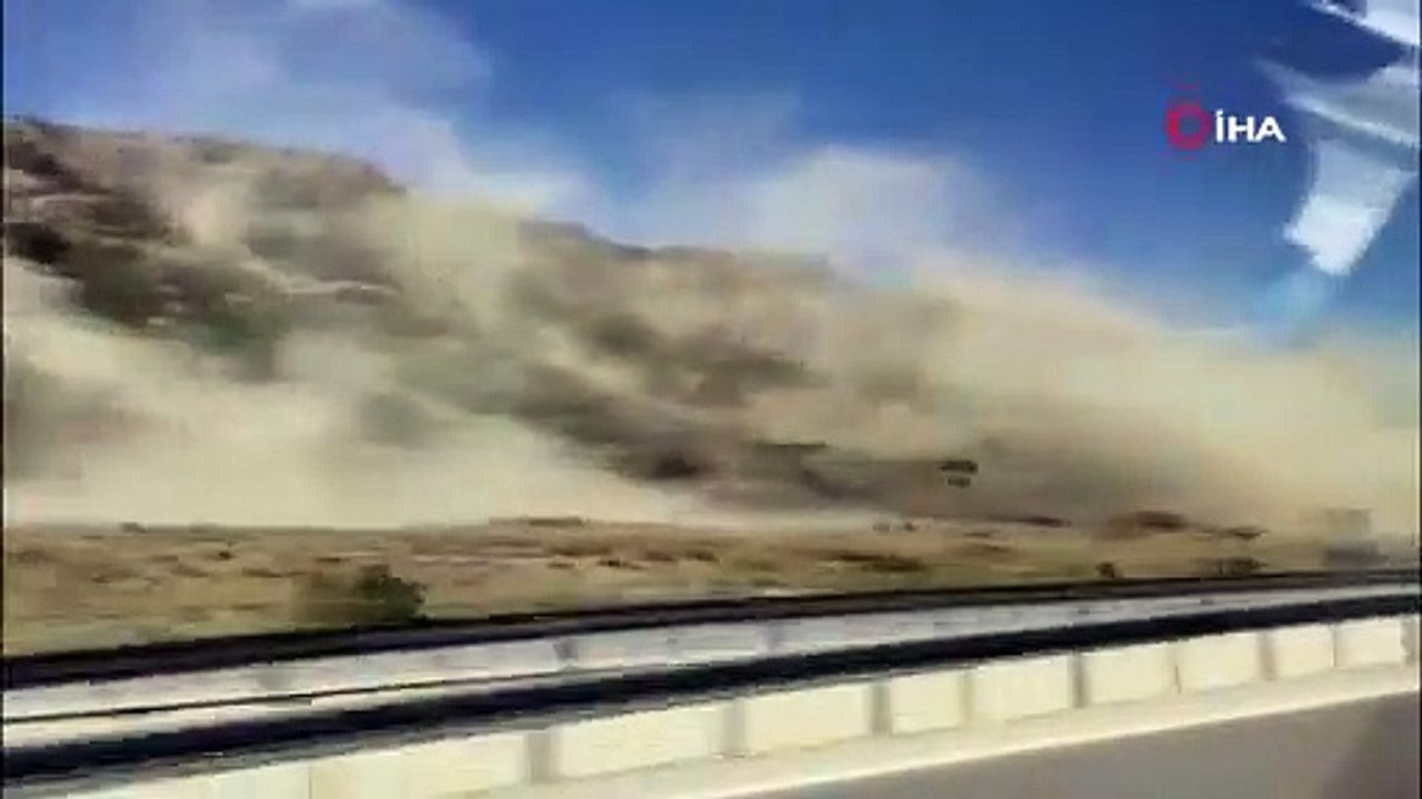 Denizli’de deprem sonrası yaşanan heyelan anı cep telefonu kamerasında