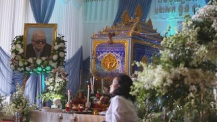 Hija de un exlíder del Jemer Rojo defiende a su padre antes de su cremación