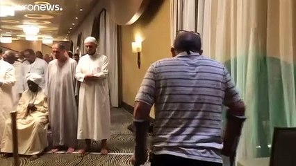 شاهد: ضحايا هجوم نيوزيلندا يلتمسون السكينة في مكة