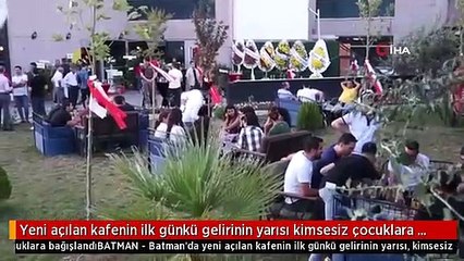 Yeni açılan kafenin ilk günkü gelirinin yarısı kimsesiz çocuklara bağışlandı