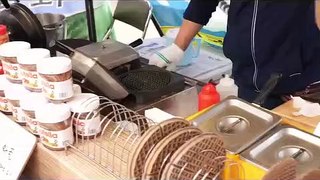 Oreo-Thins-Waffle-Korean-Street-Food-Haehwa-Station-Jongno-Gu-Seoul-Korea