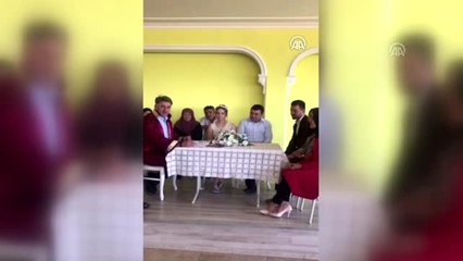 Depreme nikah masasında yakalandılar (2)