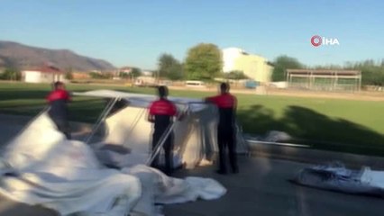 Depremzedeler için çadırlar kuruluyor