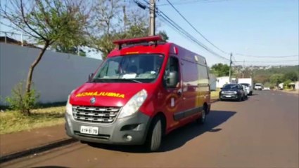 Menino de 11 anos é socorrido após prensar os dedos em porta de Colégio