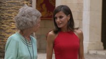 La Reina Letizia apuesta por el rojo en Mallorca