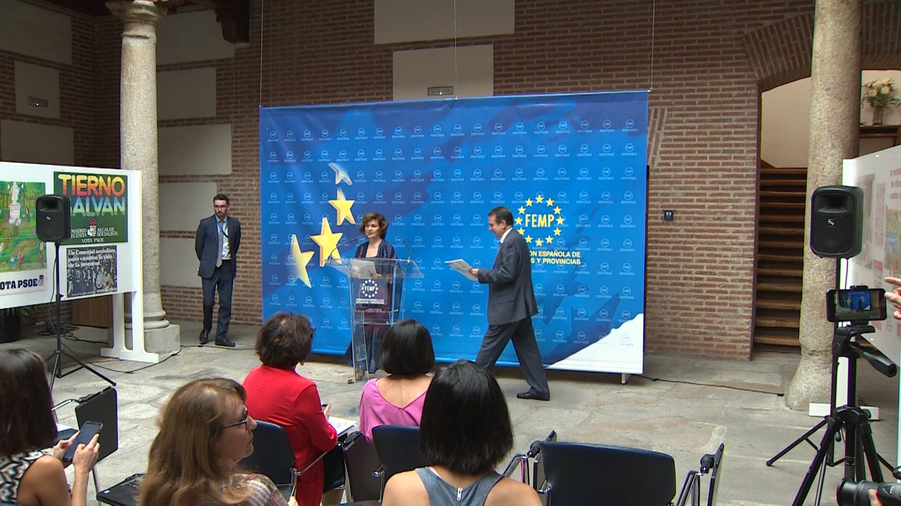 Calvo aborda el papel de los Ayuntamientos en la violencia de género