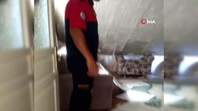 İtfaiye erini şoke eden ihbar...Depremin ardından çatı çökme ihbarına giden itfaiyeci gittiği yerin kendi evi olduğunu görünce büyük şok yaşadı