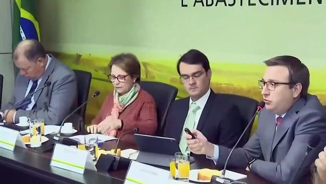 JORNAL NACIONAL - 06-08-2019 Sobre los agrotóxicos aprobados durante el gobierno Bolsonaro