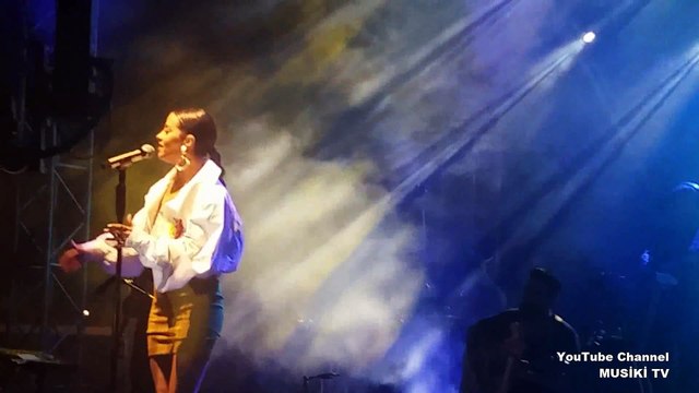 DERYA ULUĞ - Rüya (Sertab Erener cover) (Konser/Canlı) @Sahilpark Antalya - HD