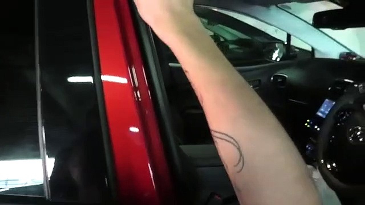 友達の親の車を瞬間接着剤でドア開かなくしてみた【ドッキリ】