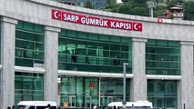 Sarp Sınır Kapısı'ndan kimliksiz geçişler 15 TL'den 50 TL'ye çıkartıldı