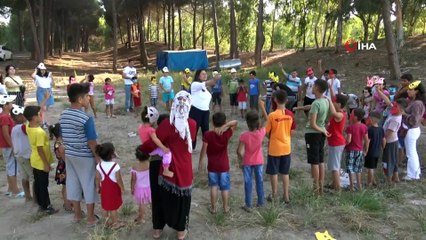 Çocuklar ormandan oyuncak topladı