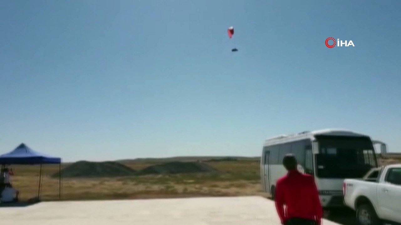 Hasan Dağ’ından uçan Paraşütçüler Ömer Halisdemir’in mezarını ziyaret etti