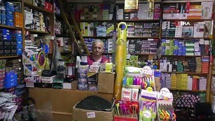 Acemi kasaplar ellerini çelik eldivenle koruyacak