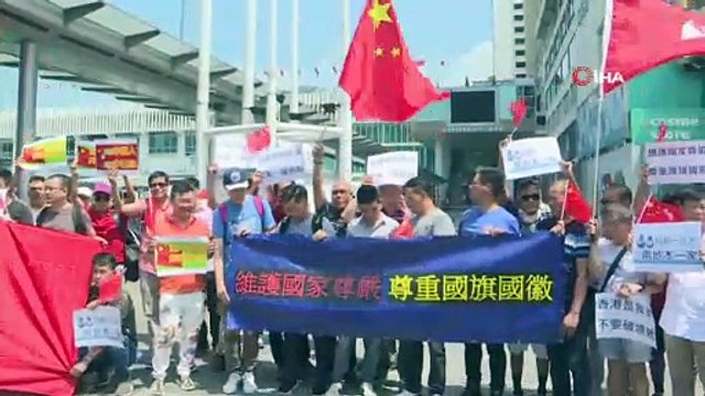 - Hong Kong’da Çin yanlıları gösteri düzenledi