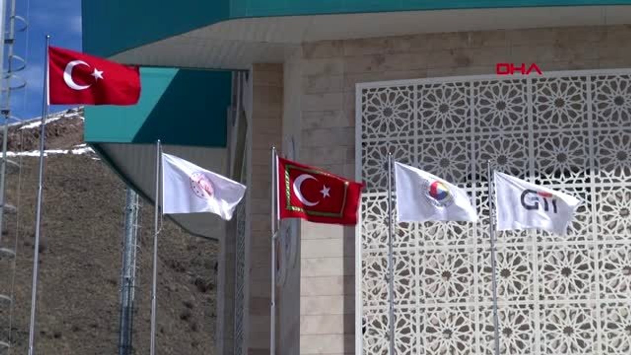 VAN İRANLI TURİSTLER BAYRAM TATİLİ İÇİN VAN'A AKIN ETTİ