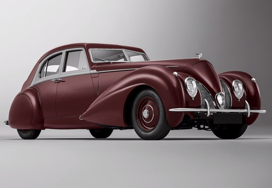VÍDEO: Bentley Corniche, de 1939 a nuestros días, ¡pura elegancia!