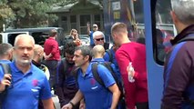 El Barça recibe el cariño de aficionados en su llegada a Detroit