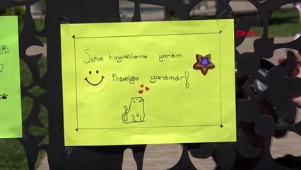 DÜZCE SOKAK HAYVANLARI İÇİN BİLEKLİK YAPIP SATIYORLAR