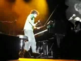 Jamie Cullum and ellis foot drum beatbox stompbox live