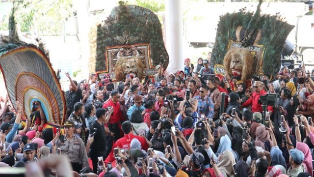 Kemeriahan Gala Premiere Film Bumi Manusia dan Perburuan di Surabaya
