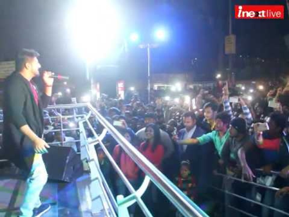 Rapper Karan Singh Arora rocks at live show in...