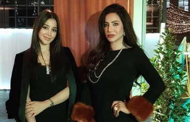 لجين عمران تفاجئ شقيقتها أسيل برقصها أمام الناس