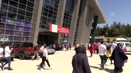 TOKİ kurasına gelenler spor salonuna sığmadı