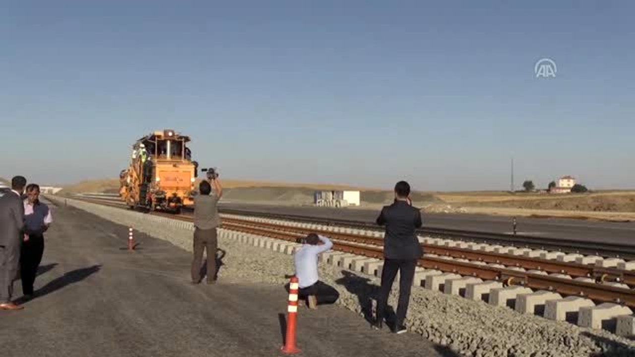 Cumhurbaşkanı Yardımcısı Oktay: "(Ankara-Sivas YHT) Kısmet olursa 2020 sonu itibarıyla bu hattı...