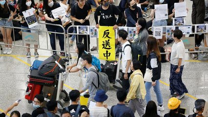 Χονγκ Κονγκ: Στο αεροδρόμιο μεταφέρθηκαν οι κινητοποιήσεις