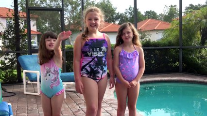 Sophia, Isabella e Alice Brincando na Piscina e se Divertindo