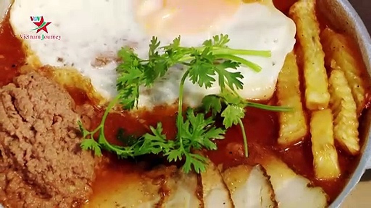 Phát thèm với món bánh mì chảo trên đường Lê Thanh Nghị