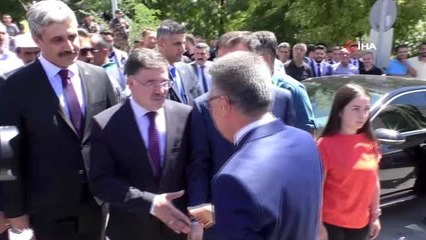 Cumhurbaşkanı Yardımcısı Oktay: "Yatırımlar Türkiye'nin her tarafında hızla devam ediyor"