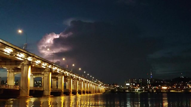 서울, 경기 남부지역 '마른 번개' 잇따라 / YTN