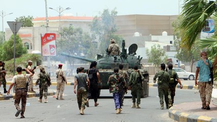 انقلاب على شرعية اليمن ومدرعات سعودية تغادر القصر الرئاسي