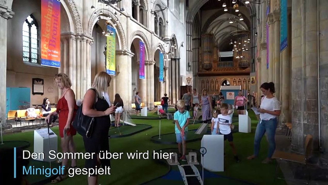 Minigolf in der Kirche
