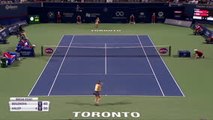 Toronto - La surprise Bouzkova fonce vers Serena Williams