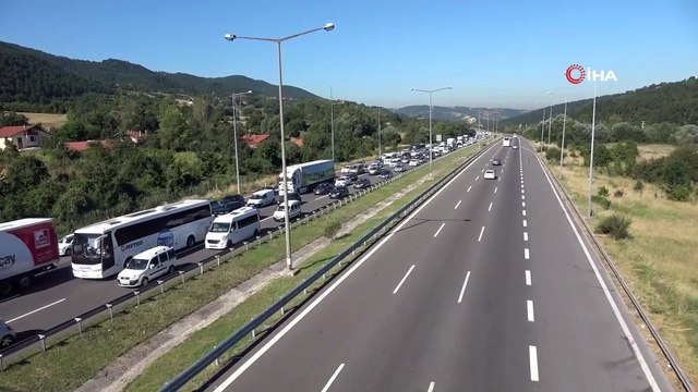 Bolu'da, TEM Otoyolu'nda Bayram Trafiği Yoğunluğu
