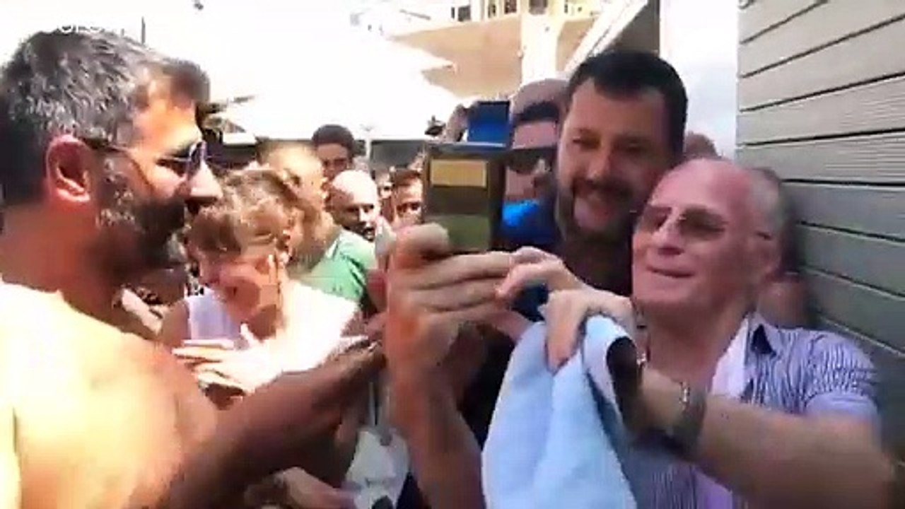 Маттео Сальвини отправился в "пляжный тур"