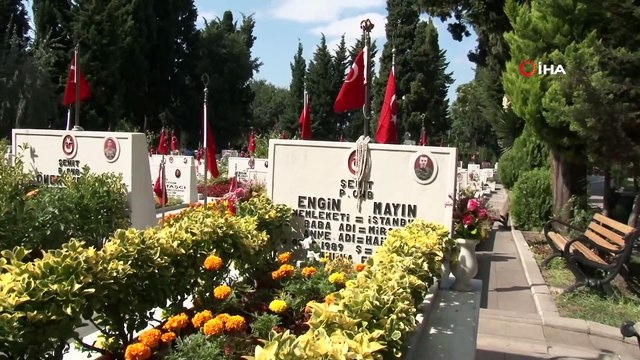 Edirnekapı Şehitliği’nde Kurban Bayramı arefesinde hüzün vardı