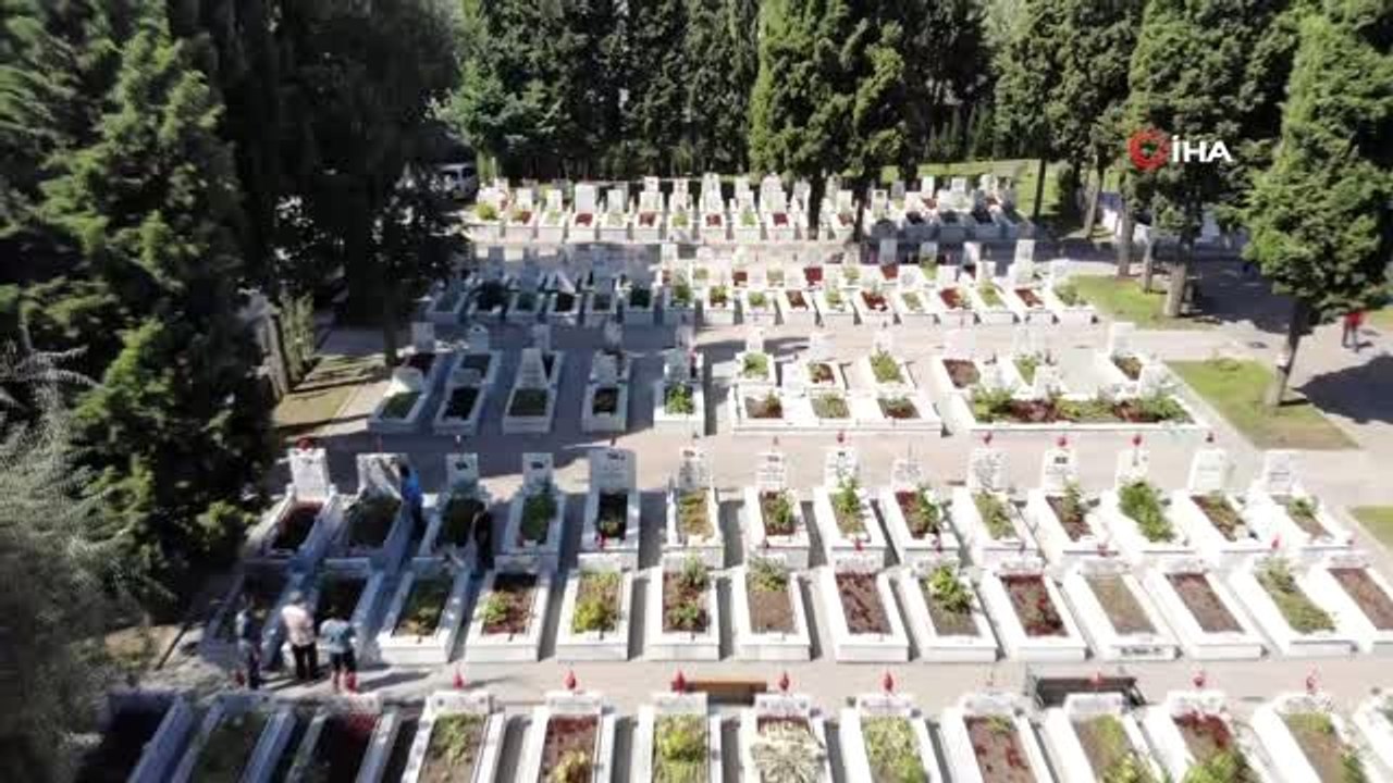 Edirnekapı Şehitliği'nde Kurban Bayramı arefesinde hüzün vardı