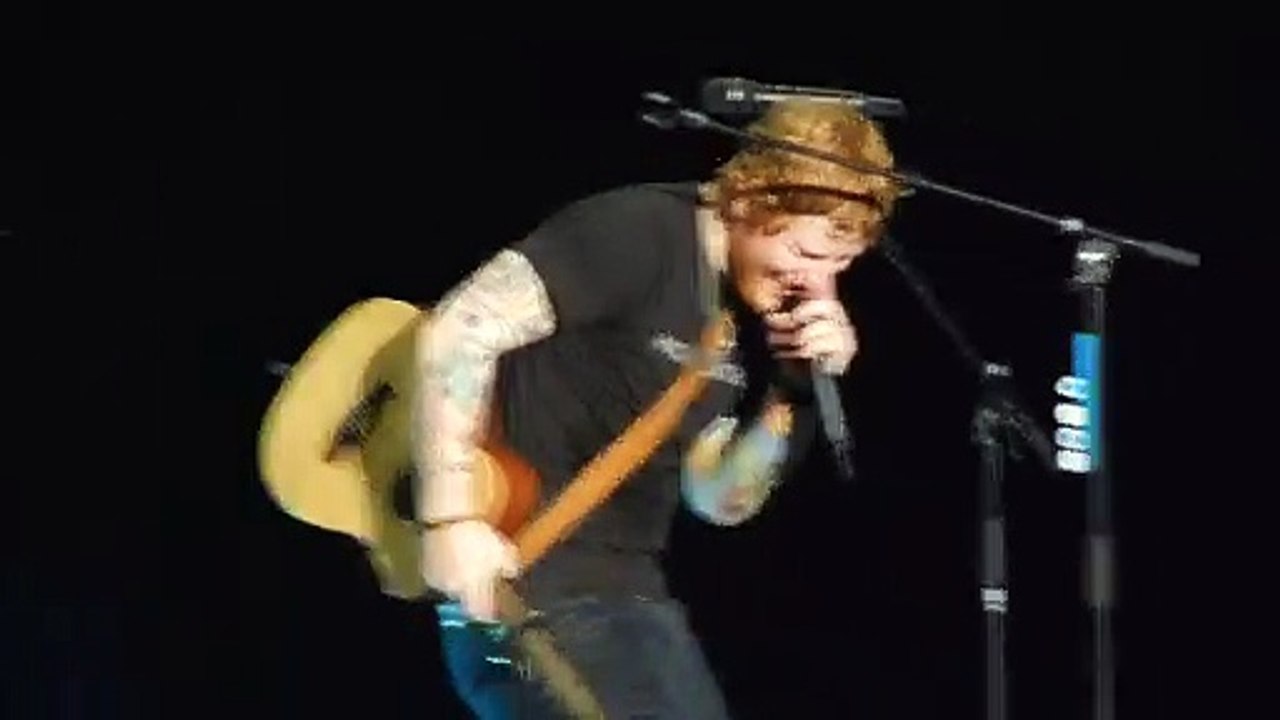 Ed Sheeran - Feeling Good / I See Fire at Rio de Janeiro  Brazil 2017