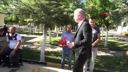 GAZİANTEP'TE BAYRAM ARİFESİNDE ŞEHİTLİK ZİYARET