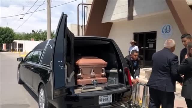 La mujer de una de las víctimas del tiroteo de El Paso: Le pido a Trump que no se vuelva a reír cuando alguien diga que nos maten